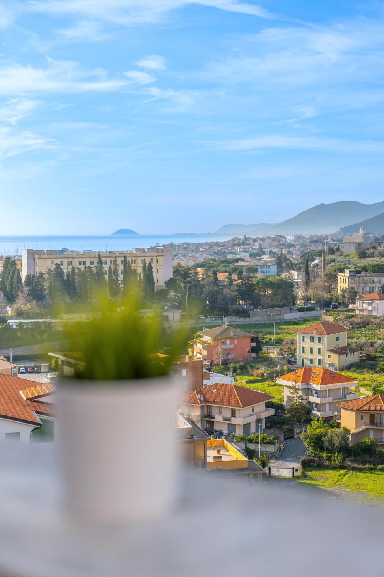 Appartamento Mimosa "A Casa Felice" Pietra Ligure Exterior foto